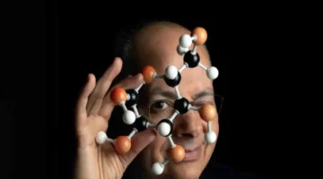 وعود مذهلة.. عمر ياغي الحائز على نوبل يكشف قدرات اختراعه في تغيير العالم